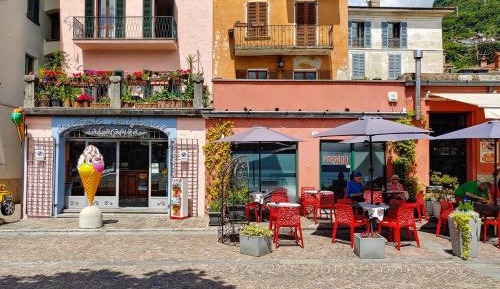 Apartment with Lake View