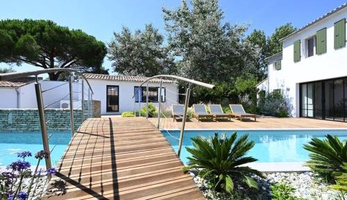 Holiday Home (8 Adults)