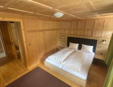 Family Room (2 Adults + 2 Children)