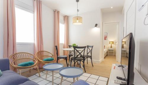 One-Bedroom Apartment VI
