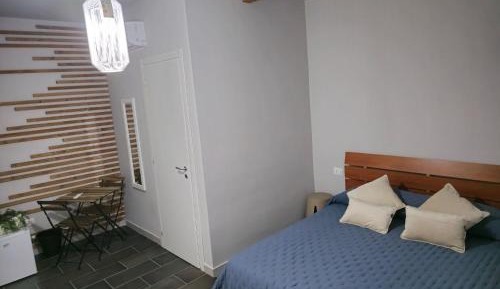 Deluxe Room (2 Adults + 1 Child)
