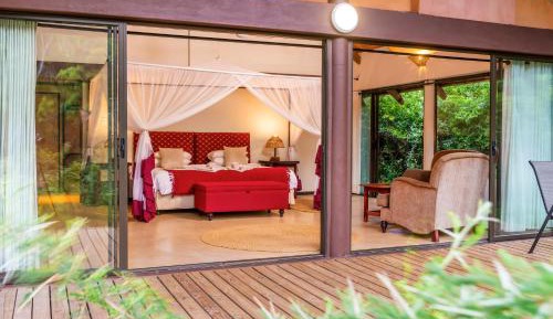 Luxury Suite with Hot Tub