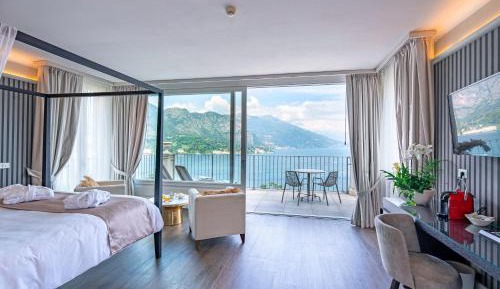 Suite with Lake View
