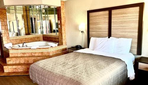 Suite with Hot Tub
