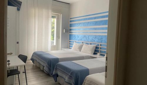 Quadruple Room with Private Bathroom