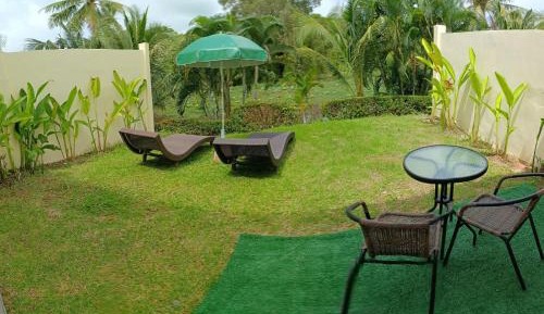 HOME/private garden + kitchen