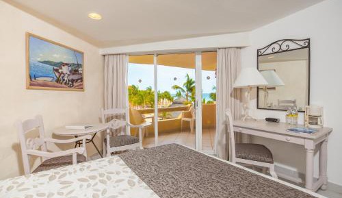 Standard King Room with Partial Sea View