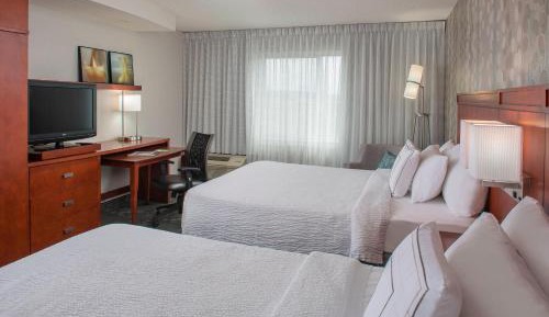 Queen Room with Two Queen Beds and Adapted Tub - Mobility and Hearing Accessible