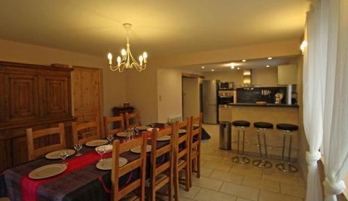 Holiday Home (9 Adults)