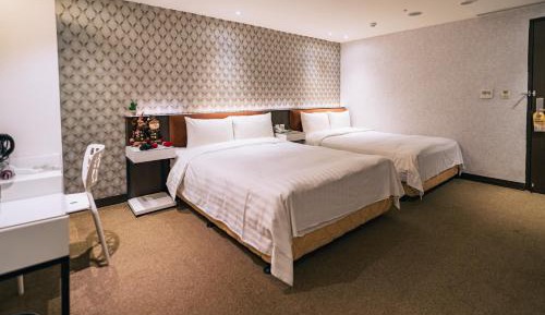 Family Room (No Window)