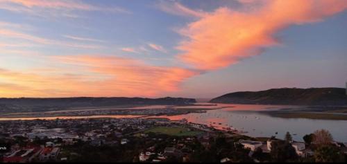Apartment with Lake View