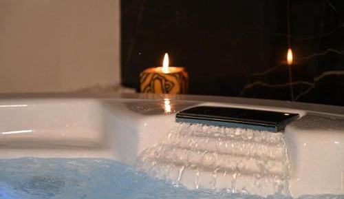 Deluxe Suite with Spa Bath