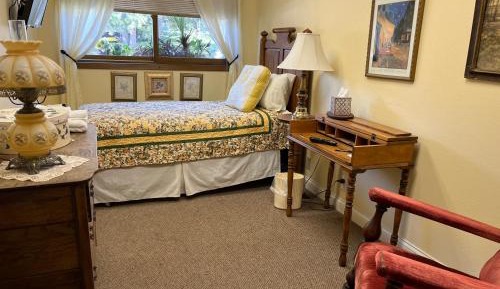 Single Room with Shared Bathroom