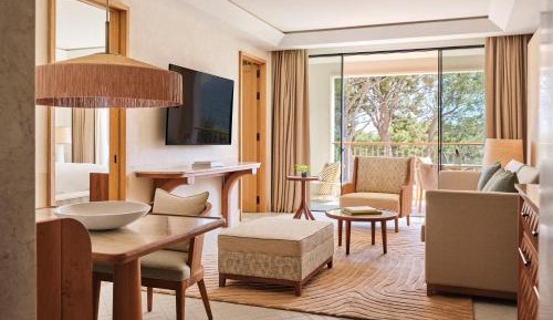 Grand Pine View Suite