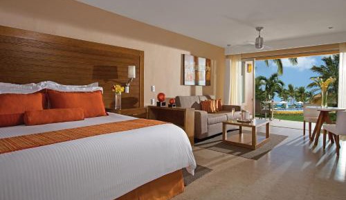 Preferred Club Junior Suite Pool View King