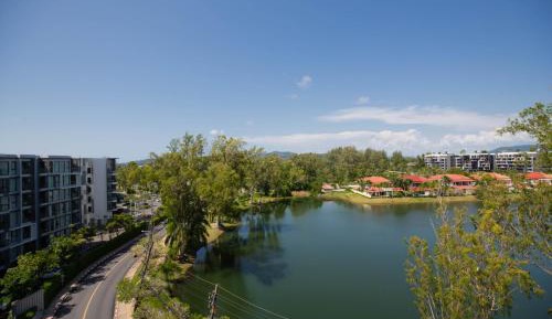 Apartment with Lake View
