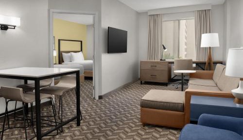 One-Bedroom Queen Suite with Two Queens