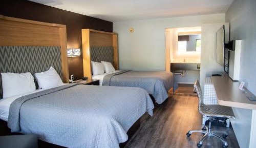 Queen Room with Two Queen Beds - Smoking