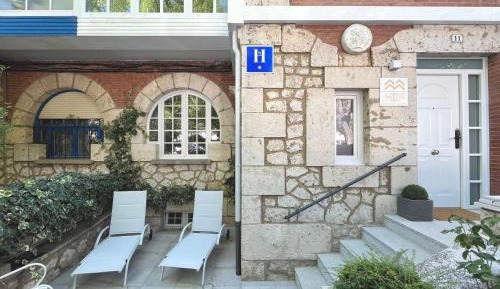 Studio Apartment with One Double Bed