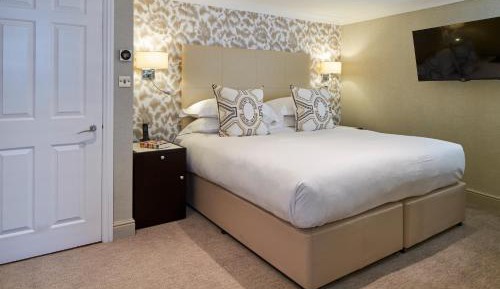 Luxury One Bedroom Apartment