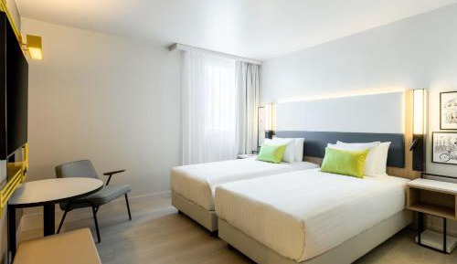 Deluxe Guest Room with 2 Twin/Single Bed(s)