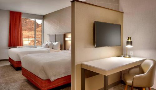 2 Queen Suite with Sofa Bed