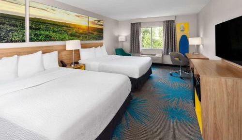 Queen Room with Two Queen Beds - Non-Smoking