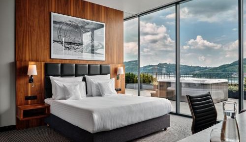 Deluxe Suite with Spa Bath