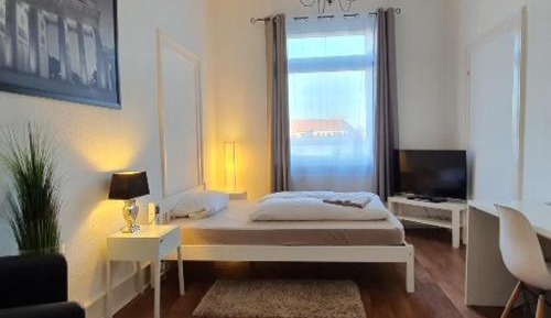 Single Room with Shared Bathroom