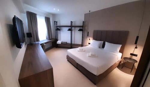 Superior King Suite