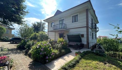 Villa with Garden View