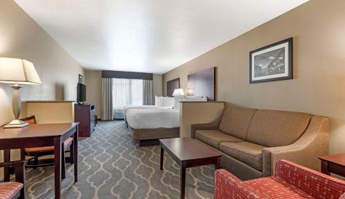 Queen Suite with Sofa Bed - Non-Smoking