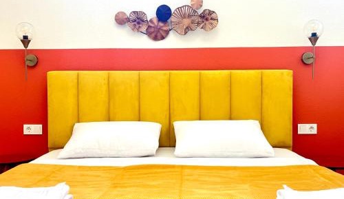 King Studio with Sofa Bed