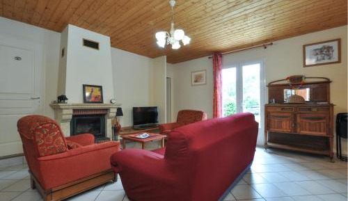 Three-Bedroom Holiday Home 