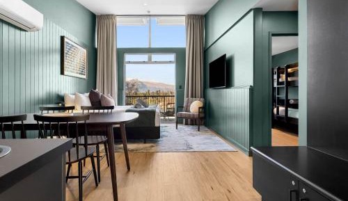 Superior Mountain View One-Bedroom Unit