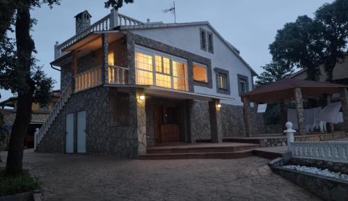 Seven-Bedroom House