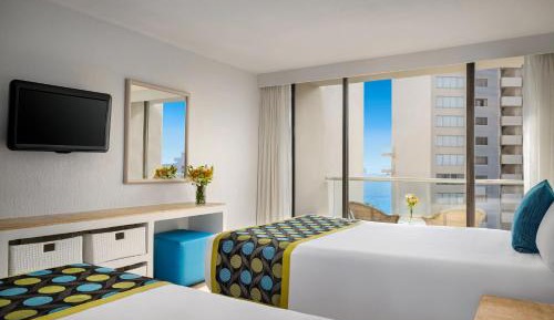 Deluxe Partial Ocean View