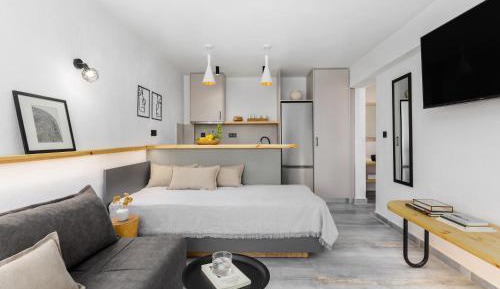 Two-Bedroom Deluxe Apartment with Balcony