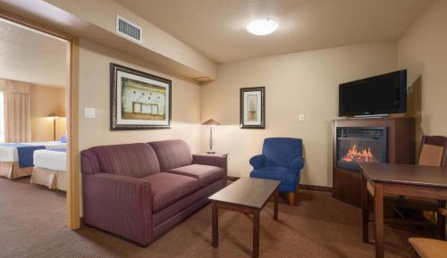 Superior Queen Suite w/Kitchenette & Sofa Bed - Non-Smoking