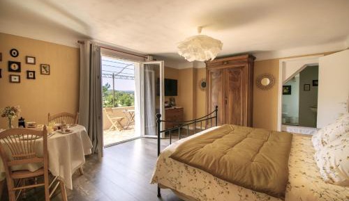 Queen Room with Pool View