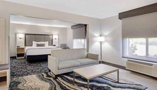 King Suite - Non-Smoking