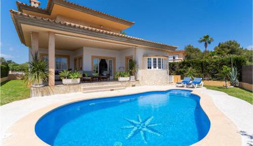 Three-Bedroom Holiday Home 
