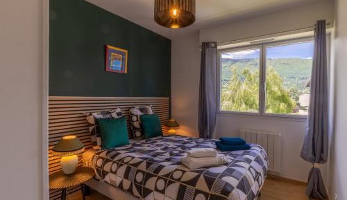 Three-Bedroom Apartment with Balcony