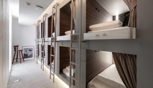 10-Bed Mixed Dormitory Room