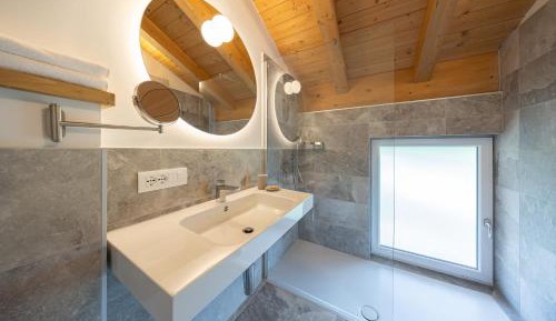 Deluxe Double Room with Shower