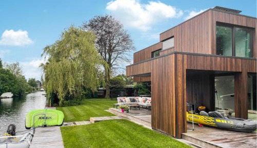 Three-Bedroom Holiday Home 