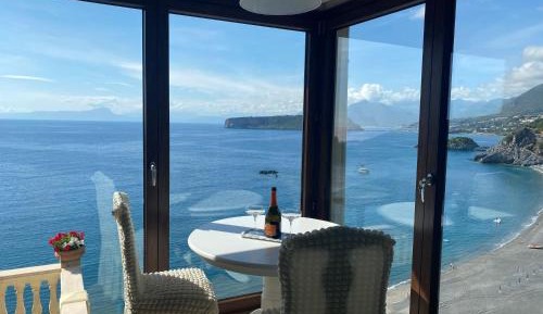 Deluxe Suite with Sea View
