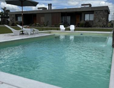 Bungalow - Water Front 