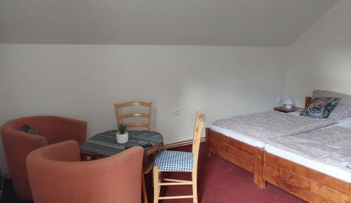 Standard Twin Room with Mountain View
