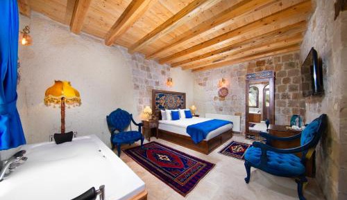 Deluxe Suite with Spa Bath